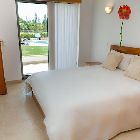 Sunny Villa Facing The Swimming Pool Fontainhas  Exterior photo