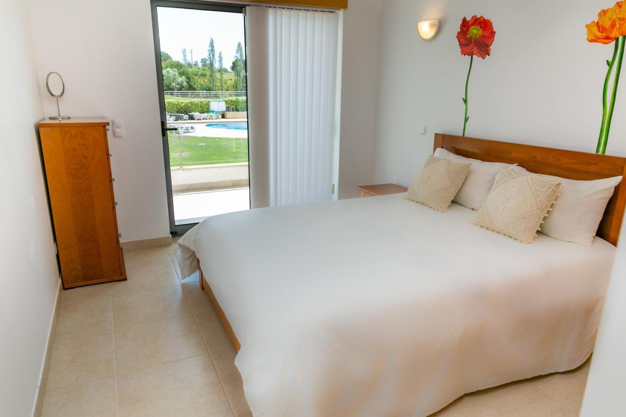 Sunny Villa Facing The Swimming Pool Fontainhas  Exterior photo