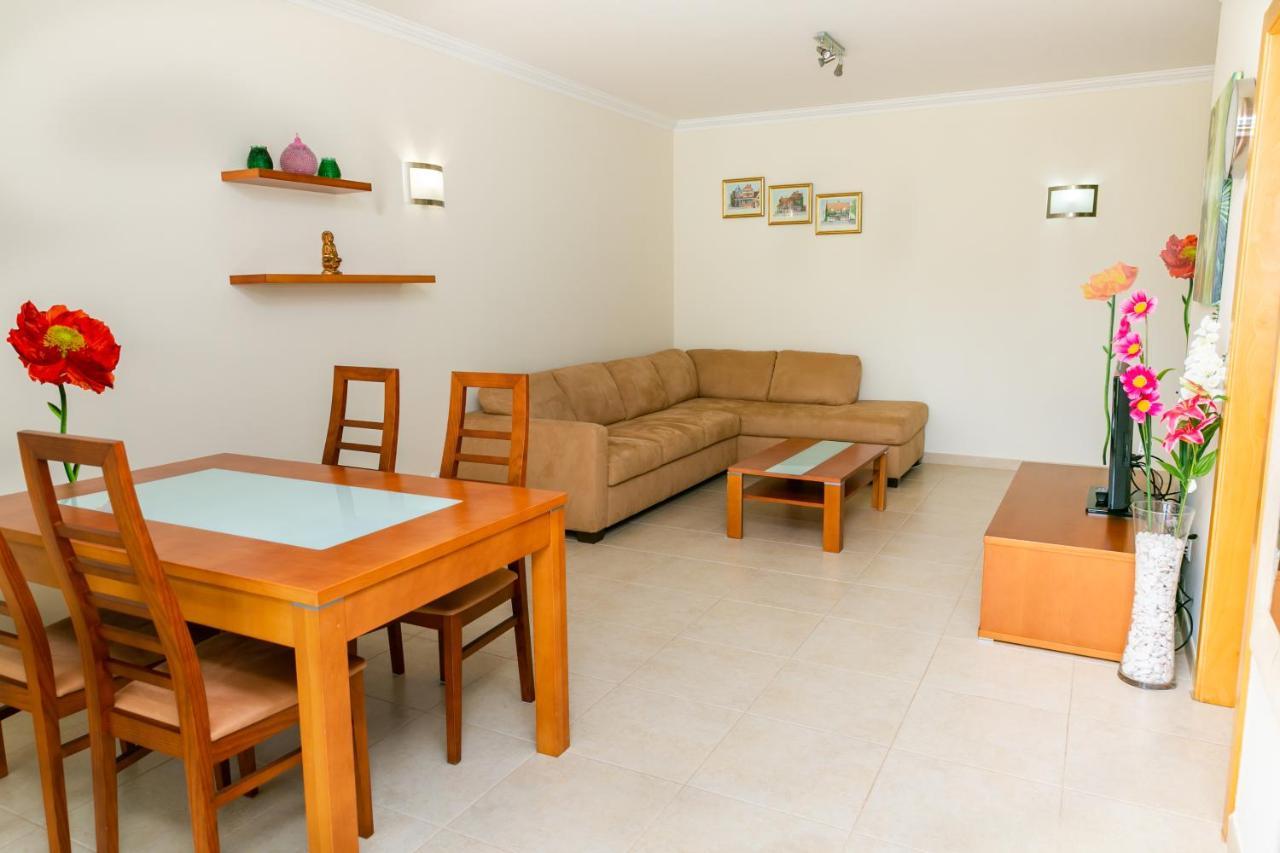 Sunny Villa Facing The Swimming Pool Fontainhas  Exterior photo