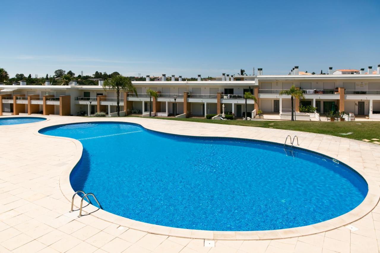 Sunny Villa Facing The Swimming Pool Fontainhas  Exterior photo