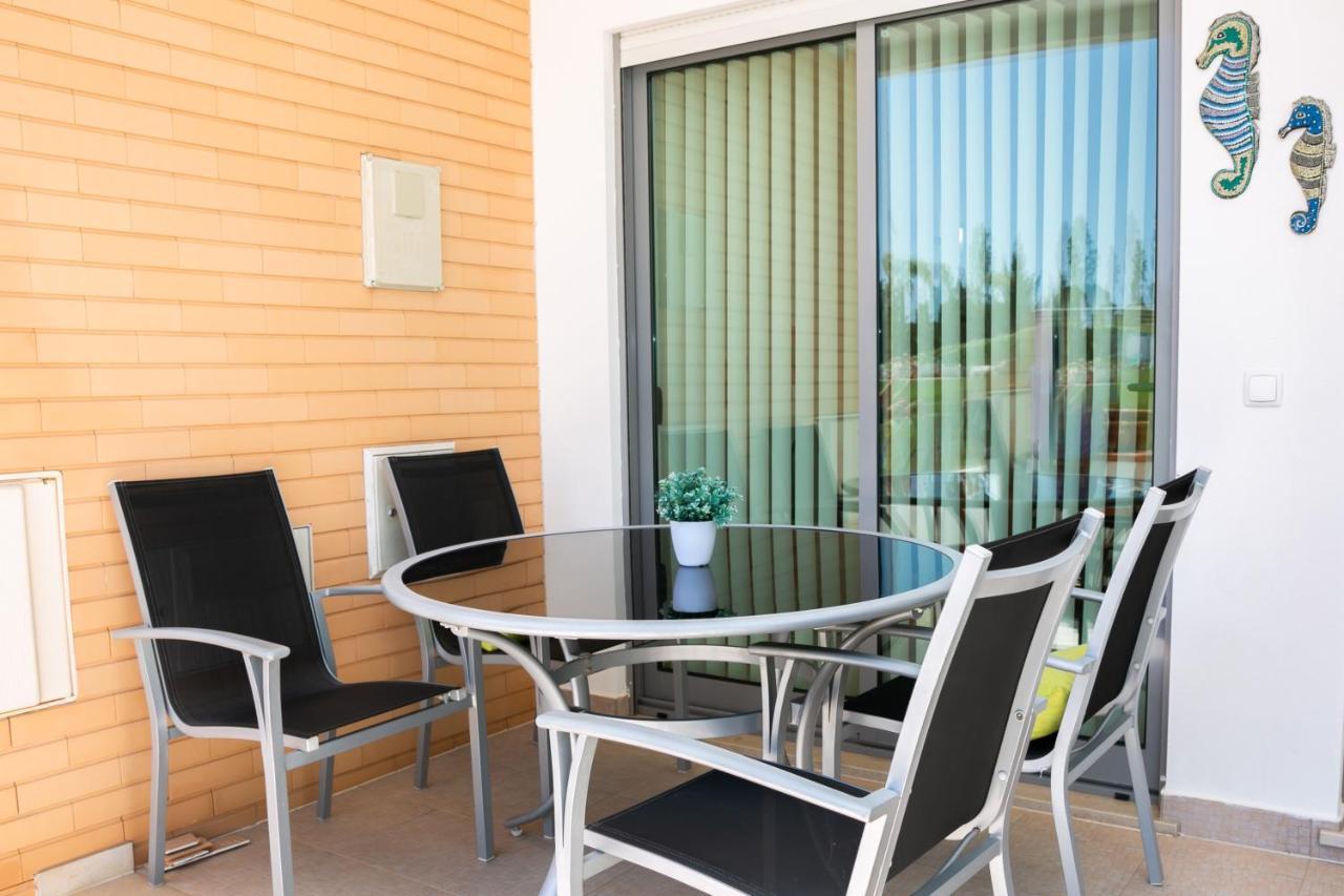 Sunny Villa Facing The Swimming Pool Fontainhas  Exterior photo